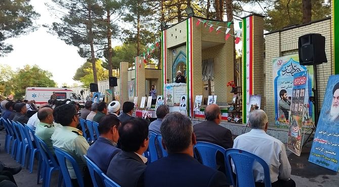 غبارروبی مزار شهدا توسط مسئولین شهرستان نیشابور انجام شد