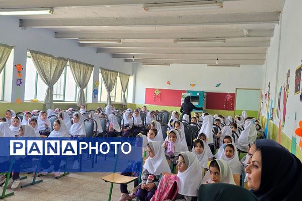 آغاز تحصیل کلاس اولی‌ها با جشن شکوفه‌ها در فرزانگان رباط‌کریم