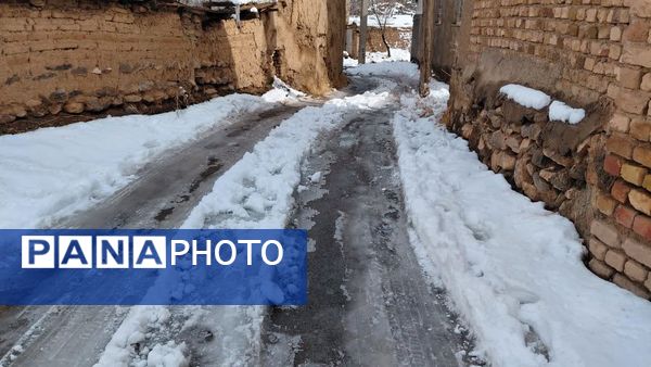 بارش اولین برف پاییزی در روستای نورآباد شازند