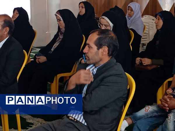 جلسه هدایت تحصیلی ویژه اولیای دانش آموزان پایه نهم دبیرستان میثاق 