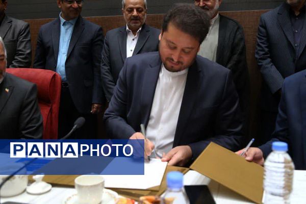 نشست مشترک اعضای شورا و روسای ادارات آموزش و پرورش در استانداری خراسان‌رضوی 