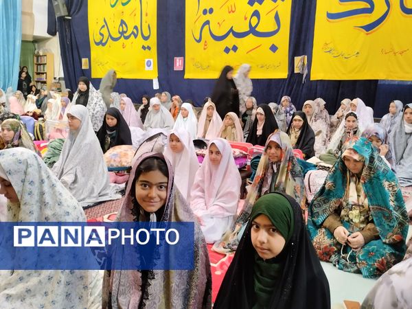 اعتکاف دختران نوجوان در مسجد سیدالشهدا مشهد