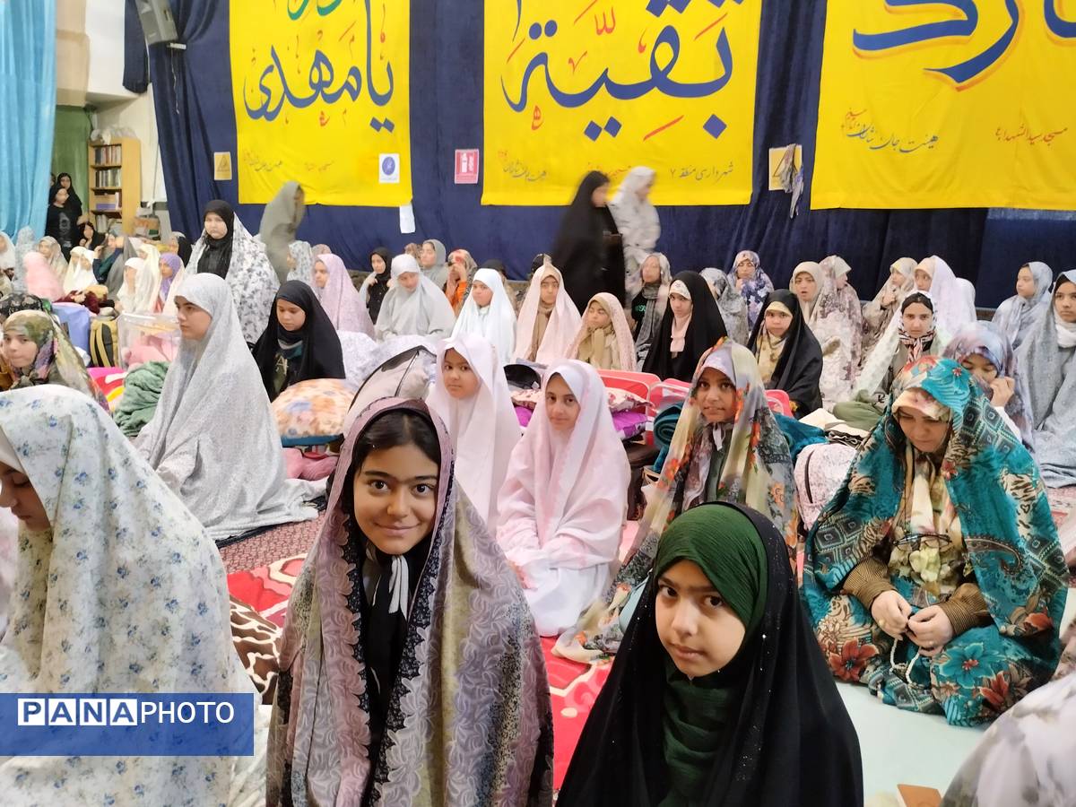 اعتکاف دختران نوجوان در مسجد سیدالشهدا مشهد