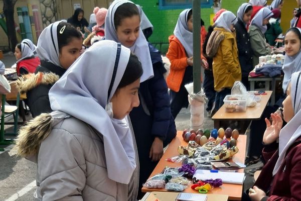 برپایی بازارچه نوروزی در دبستان شهید عباسی مشهد