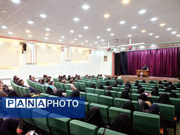 جلسه جهاد تبیین با موضوع بررسی مسائل سیاسی ایران و جهان در کاشمر