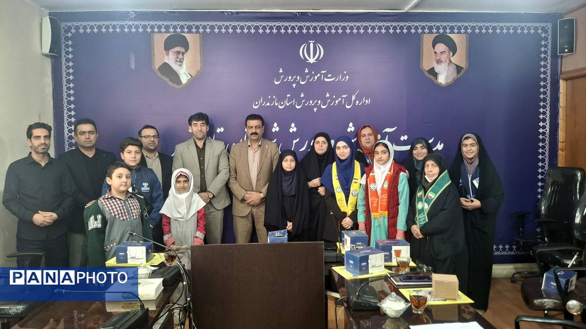 مراسم تقدیر از نقش آفرینان اختتامیه مسابقات قرآن استان مازندران