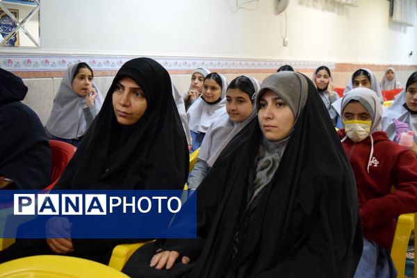 ارتقای سلامت دانش‌آموزان با برگزاری کارگاه آموزشی در مدرسه دخترانه حضرت معصومه(س)
