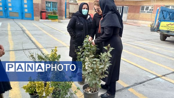 دوستی با طبیعت و شور و حال دانش‌آموزان دبیرستان فرزانگان استعداد درخشان ملارد