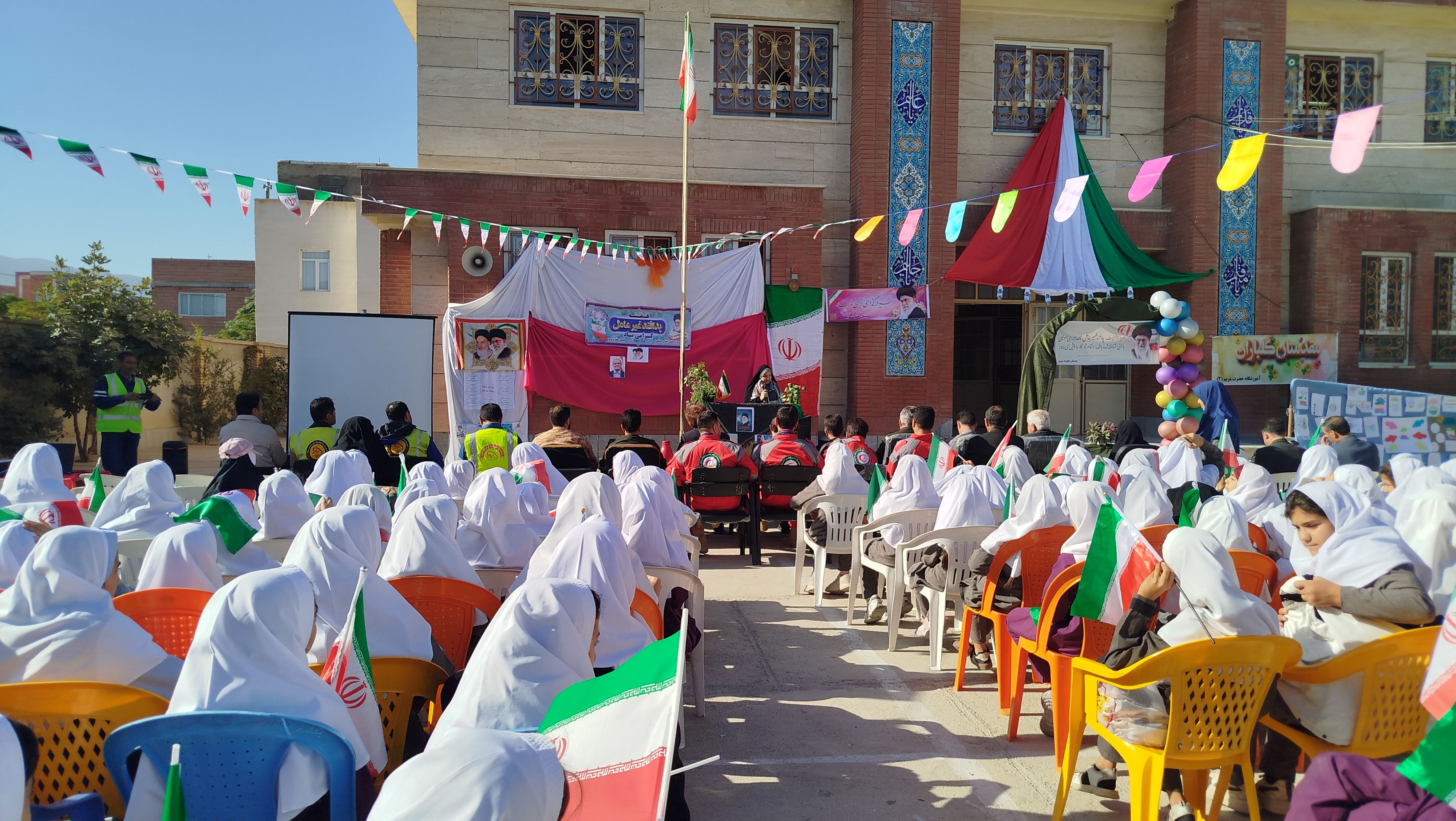 هفته پدافند غیرعامل با مانورهای مختلف این هفته در دبستان حضرت مریم(س) دوره دوم