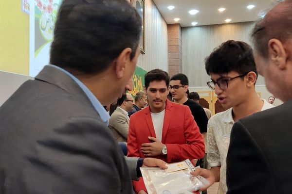 جشن ستارگان دبیرستان هیأت امنایی توحید دوره اول