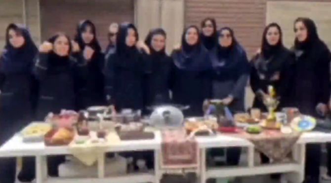 بازارچه کسب و کار در دبیرستان فرزانگان ناحیه دو شهرری 