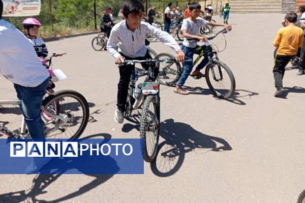 برگزاری همایش دوچرخه‌سواری در شهرستان باخرز 