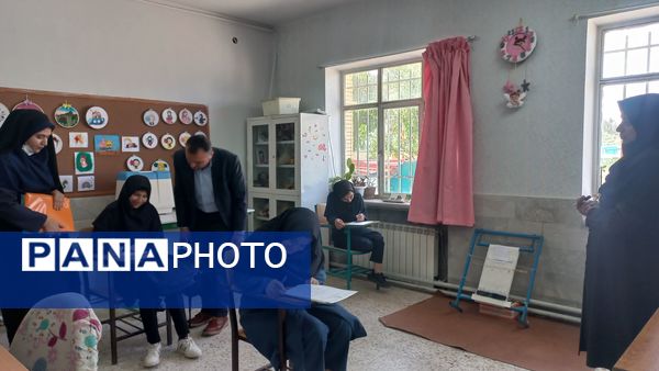 بازدید سرپرست اداره آموزش و پرورش استثنایی استان از روند برگزاری امتحانات نوبت دوم