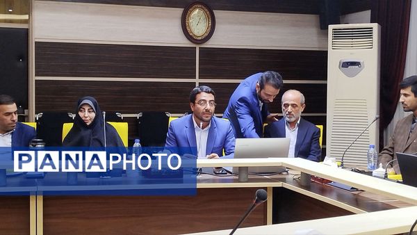نشست هم‌اندیشی اساتید قرآنی با مسئولان وزارت آموزش و پرورش در تبریز