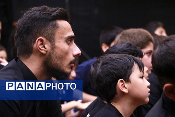 عزاداری دانش‌آموزان مشهدی در حسینیه فرهنگیان مشهد