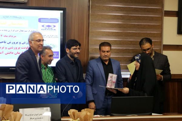 تجلیل از دانش‌آموز خبرنگاران پانا ناحیه یک شهرری به مناسبت روز خبرنگار
