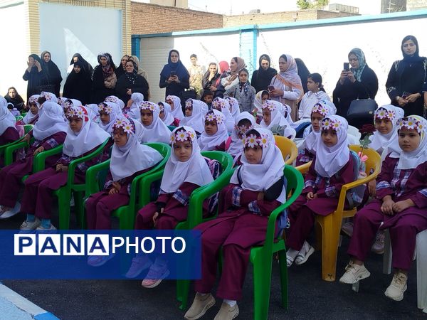 طلوع شکوفه‌های امید در دبستان امین زاده فاروج 