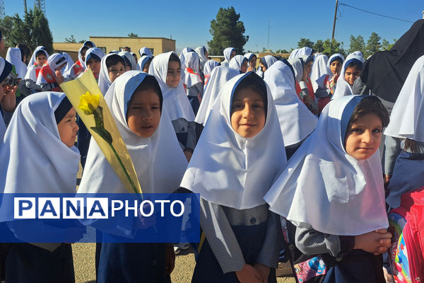 شور و نشاط دانش‌آموزان در روز بازگشایی مدارس شهر سورمق 