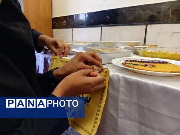 جشنواره شله زرد به مناسبت هفته بهداشت روان در مدرسه مادرمهربان خلیل آباد