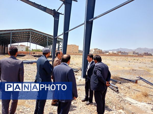 بازدید معاون تربیت بدنی و سلامت وزارت آموزش و پرورش از پروژه استخر دانش‌آموزی کاشمر 