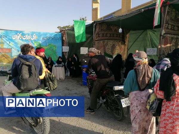 جلوه‌های از عاشقی زائرین و خادمیاران در موکب حضرت فاطمه زهرا (س) 