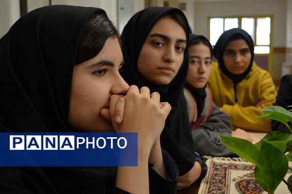 برای اولین‌بار؛ برگزاری کافه ۵۷ در دبیرستان‌ نمونه دولتی ولایت بهارستان‌دو