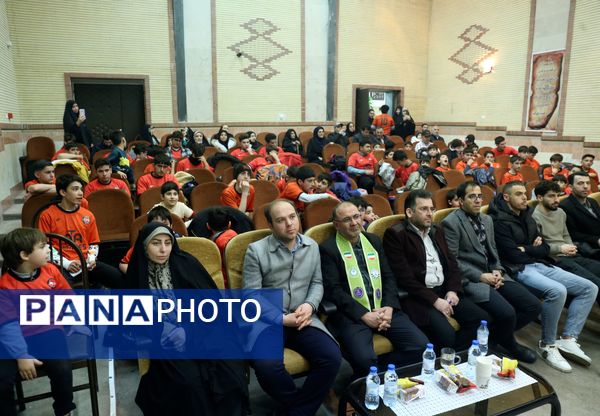 اردوی تمشک با حضور بازیکن محبوب تیم تراکتور