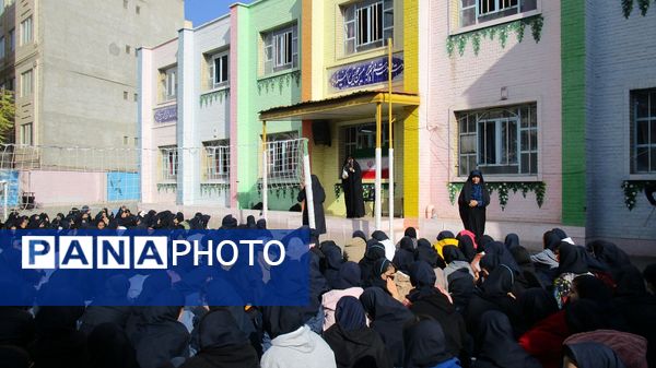  ویژه برنامه ولادت حضرت زینب(س) و روز پرستار در دبیرستان دخترانه استقلال‌ناحیه یک کرج
