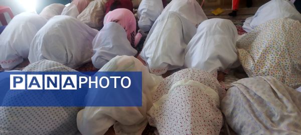 حضور پرشور دانش‌آموزان پایه چهارم دبستان شهید تنیده در نماز جماعت