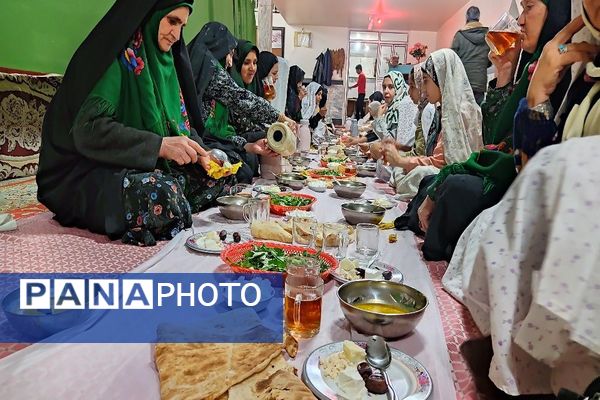 اعتکاف دانش‌آموزی در مسجد جامع شهر بار نیشابور 