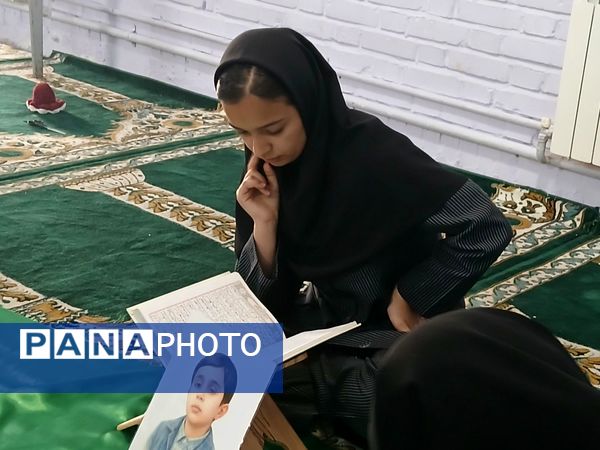 محفل انس با قرآن در دبیرستان دخترانه فاطمیه 