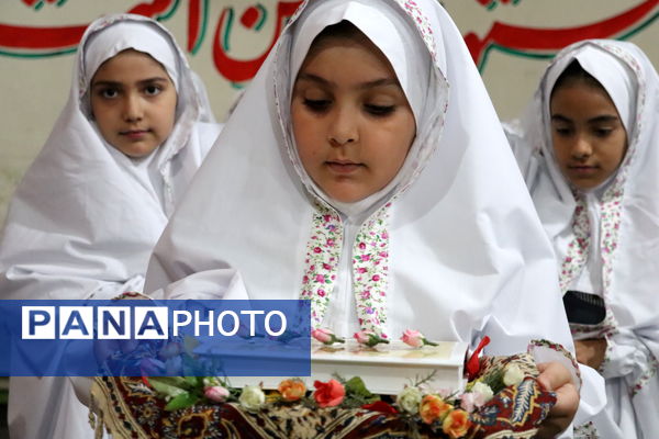 رونمایی از کتاب «یاددهی در عمل» در مدرسه ایمان رباط‎‌کریم