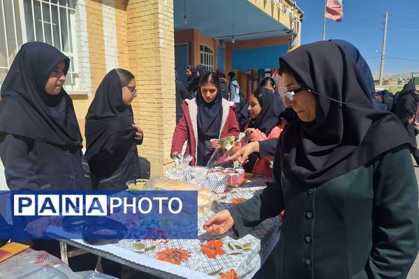 برگزاری بازارچه  کسب و کار دانش‌آموزی در آموزشگاه پویش ناحیه ۳شیراز 