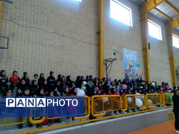 افتتاحیه طرح ملی میدان پویا و مسابقات هندبال در باشگاه غدیر محسن آباد برخوار
