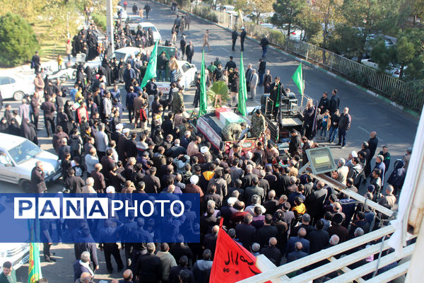 جلوه‌هایی از حضور نوجوانان در مراسم تشییع و خاکسپاری شهدای گمنام