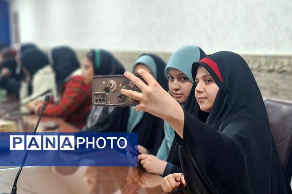 جلسه هم‌افزایی و توانمندسازی دانش‌آموزان جدیدالورود خبرگزاری پانا قرچک