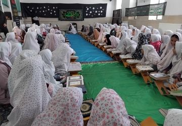 برگزاری محفل قرآنی به سبک مکتب‌خانه‌ای در دبستان ۱۵ خرداد زارچ