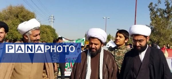 حضور نسل فهمیده ها در راهپیمایی 13 آبان 