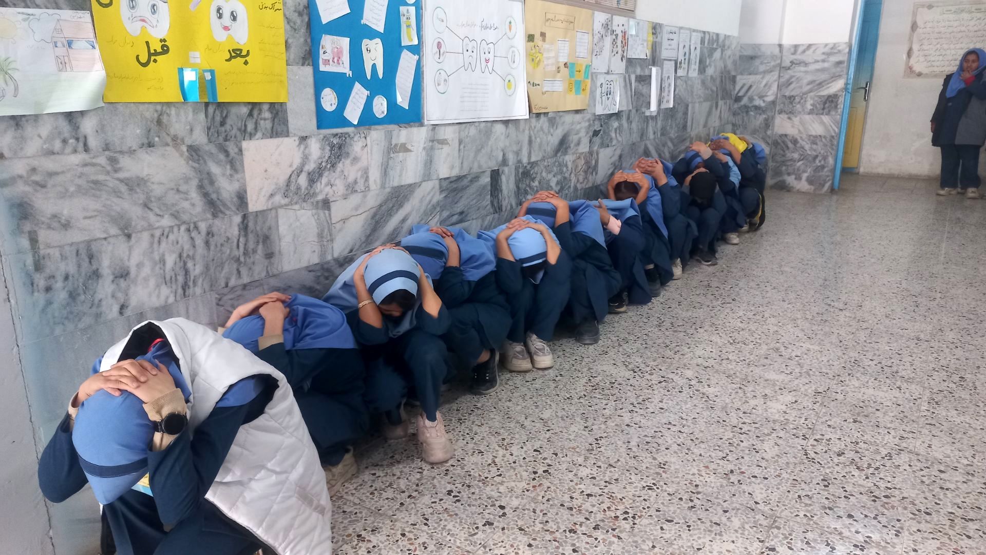 بیست و هفتمین مانور سراسری زلزله در مدرسه فرهنگ خلیل آباد 