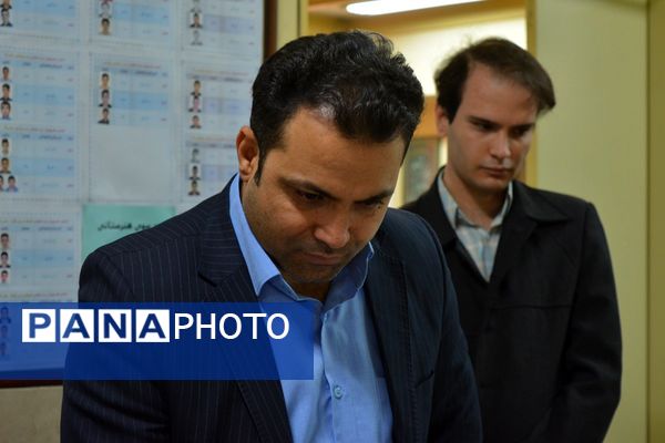 زنگ پژوهش در بهارستان‌دو