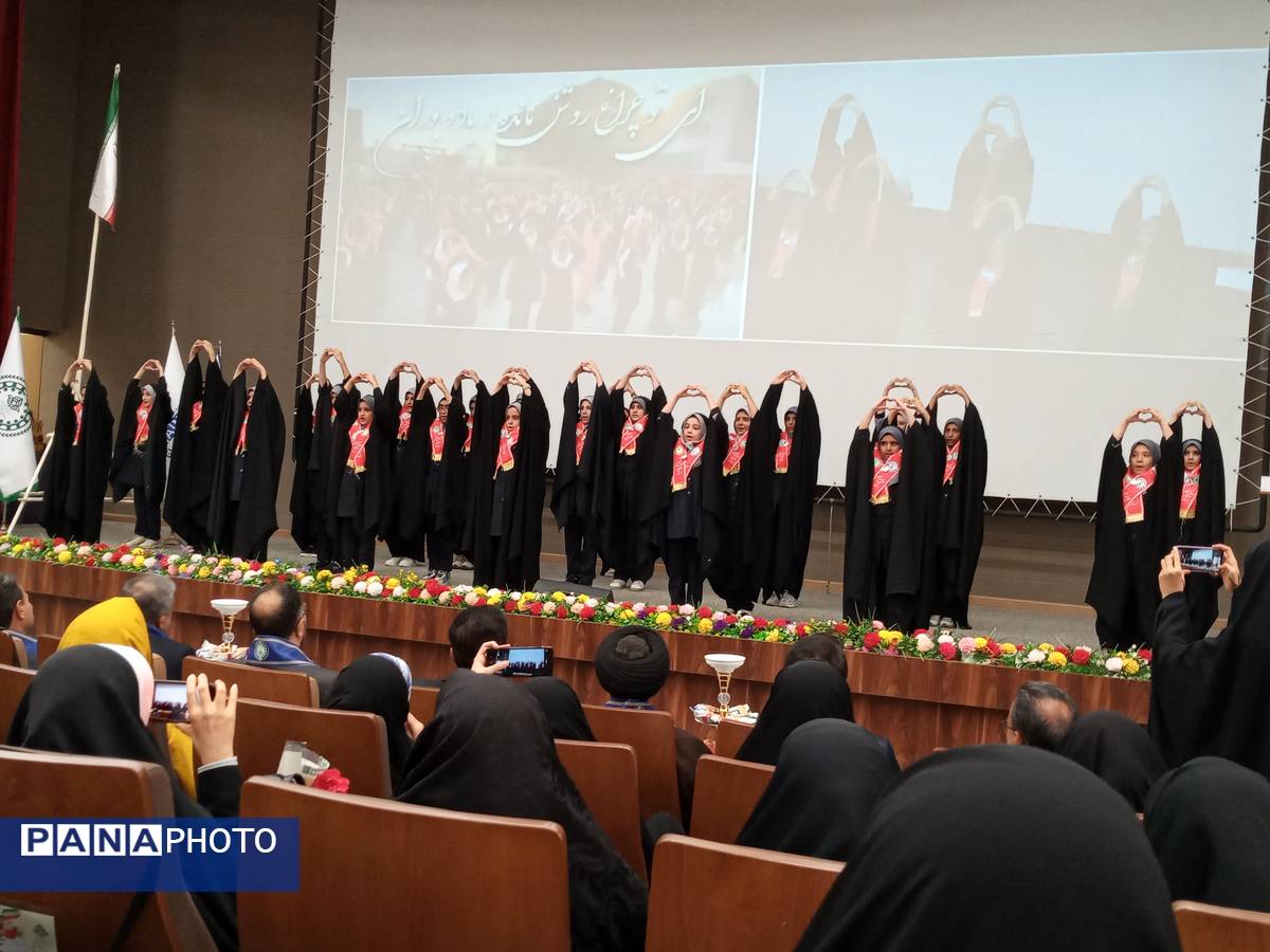 همایش مربیان و دانشآموزان تشکیلات پیشتازان در قم