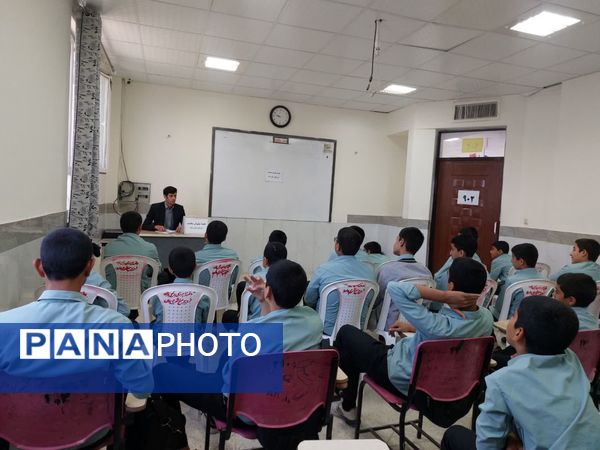 جلسه سفیران سلامت در دبیرستان رئیس زاده شهرستان خلیل آباد 