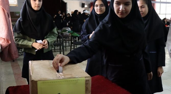 انتخابات انجمن ورزشی دبیرستان الغدیر پاکدشت