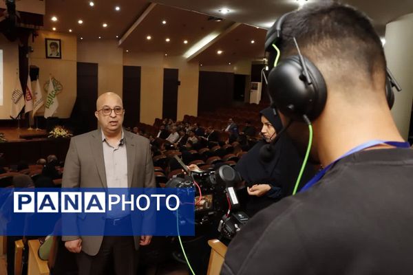 نخستین کنفرانس ملی چالش های مدیریت سرمایه انسانی در سازمان های بزرگ مقیاس
