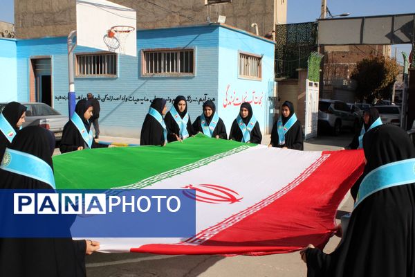 جوشش غیرت و همدلی دانش‌آموزان رباط‌کریم در مراسم وطن‌یار