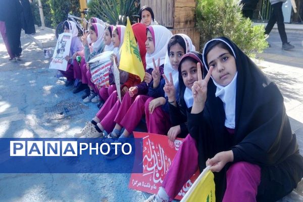 راهپیمایی یوم‌الله ۱۳ابان ماه در شهرستان نیشابور 