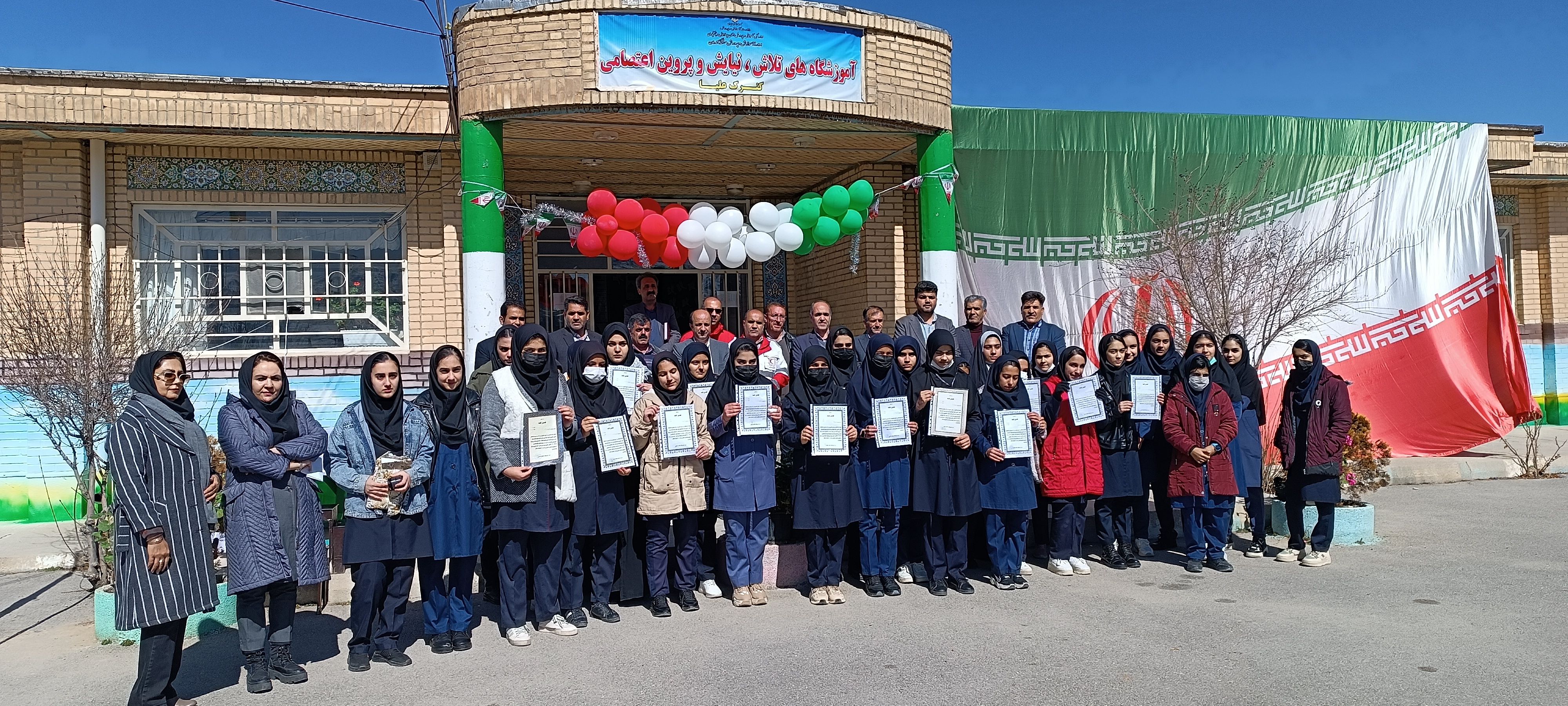 مدرسه انقلاب‌، تجلی‌گر آرمان ملت ایران