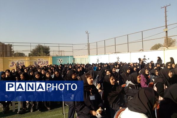 جشن پرشور روز دانش‌آموز در دبیرستان ملوک زندی 