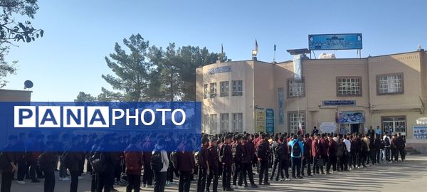 نواخته شدن زنگ اول مهرماه در دبیرستان نمونه آیت الله خامنه‌ای کاشمر 