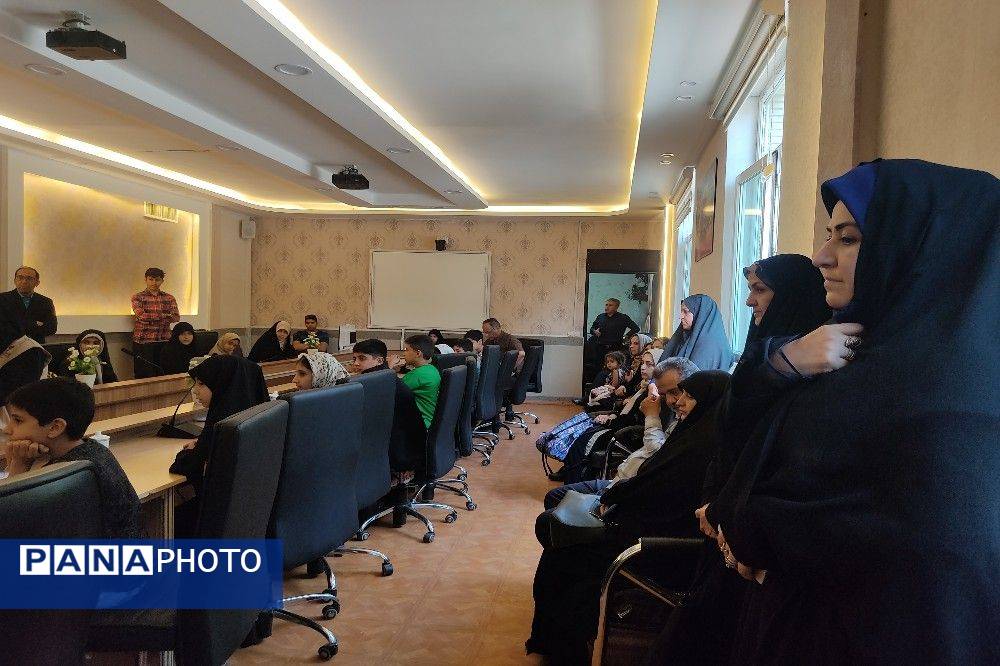 تجلیل از برگزیدگان پویش رأی با خانواده در نیشابور